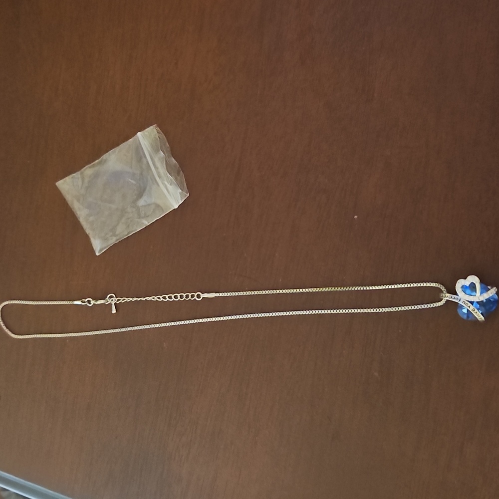 Necklace‎